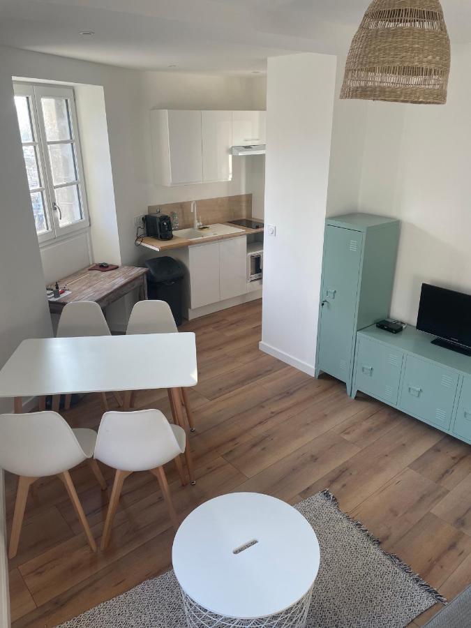 Plein Centre, Superbe 1er Etage Apartment *